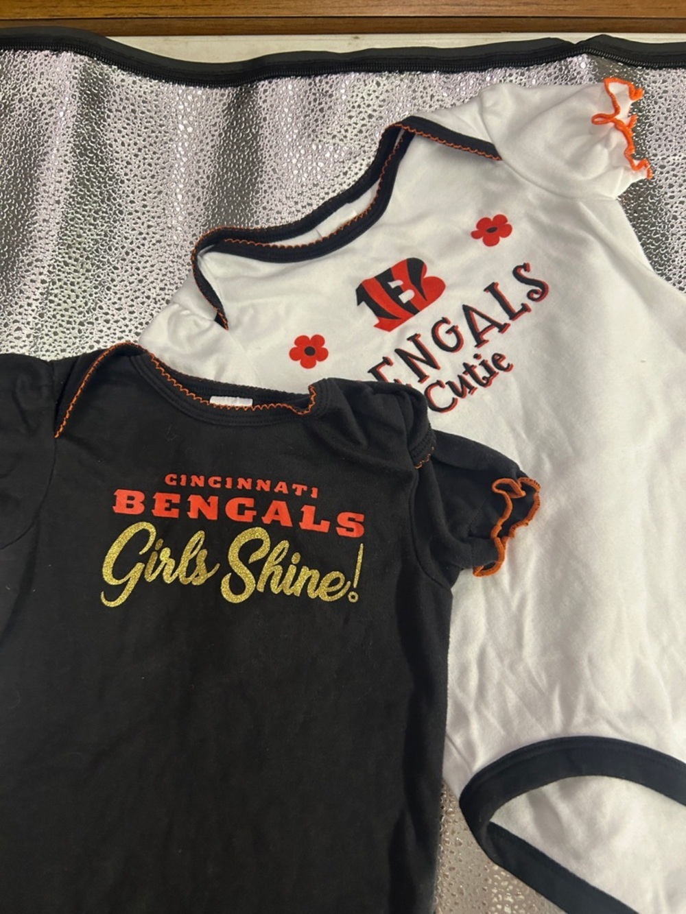 (2)Cincinnati Bengals Baby Onesie Set - Black & White with Orange Accents Unisex - Picture 3 of 7